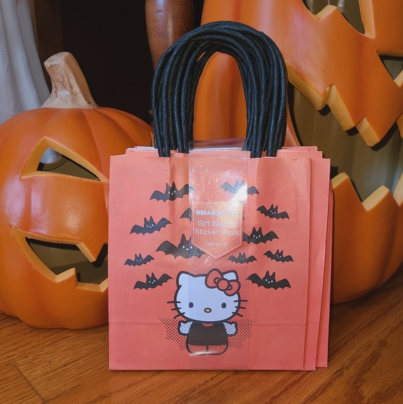 Hello Kitty Halloween Gift bags & Stickers 12 pack 🎃 - Picture 1 of 2